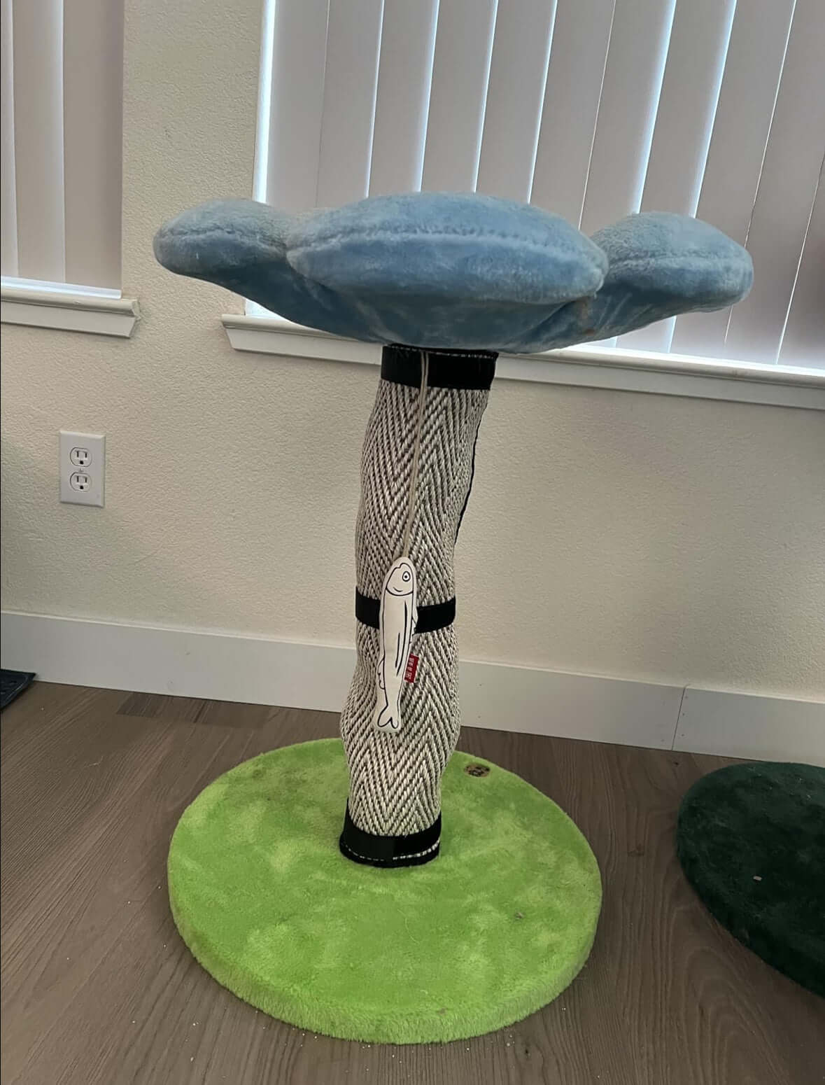 Multi-use table leg protector for cats, featuring sisal scratching post and catnip fish toy, enhancing furniture safety.